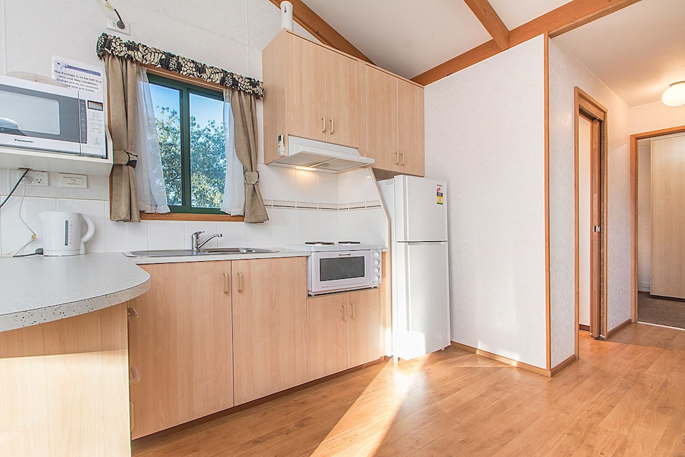 Standard Suite, 2 Bedrooms, Kitchenette (Bush Cabin 2 night) - Linen extra charge photo 3
