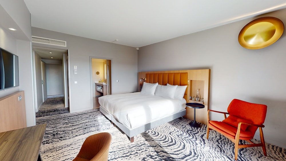 Suite, 1 King Bed, Terrace - Photo 21