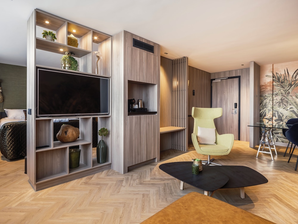 Business Suite - Photo 4