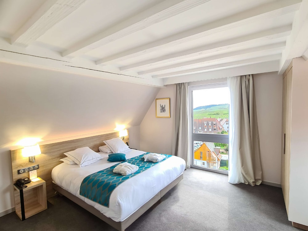 Executive Room, 1 King Bed, Non Smoking (No Elevator Access;Larger Room)