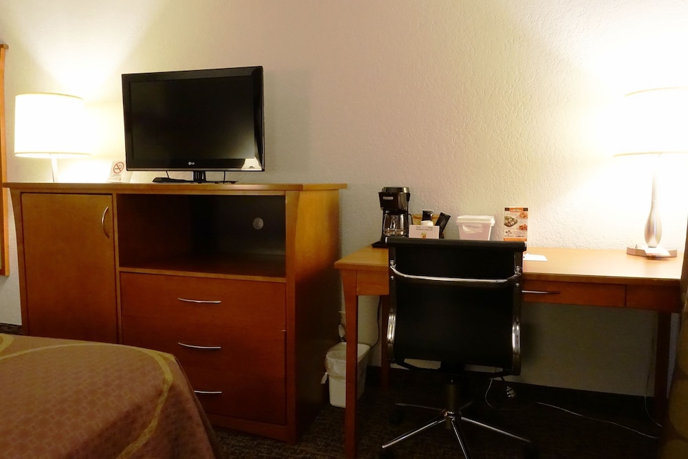 Standard Room, 1 Queen Bed, Accessible photo 3