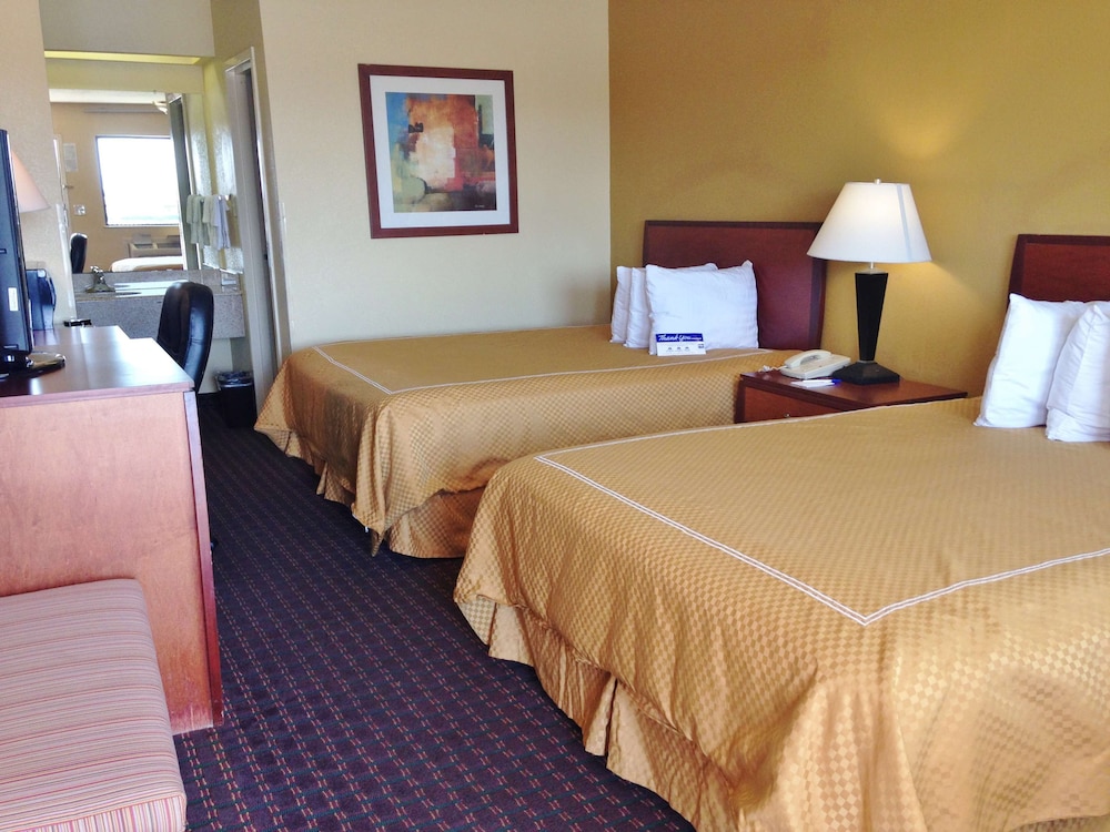 Suite, 2 Queen Beds, Smoking, Kitchen photo 3