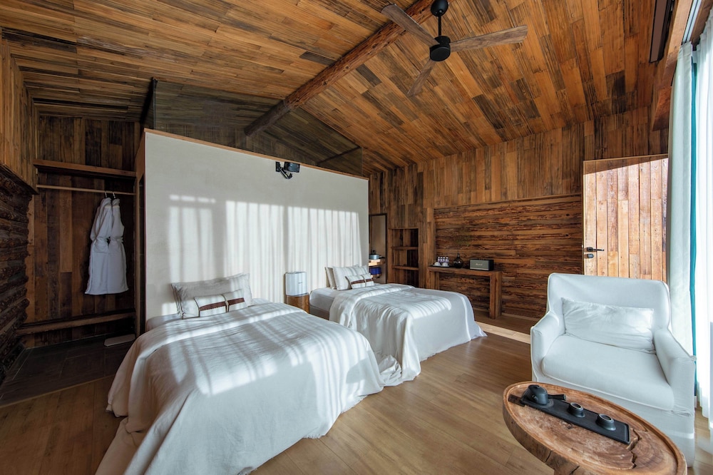 Comfort Chalet, Multiple Beds, Hill View