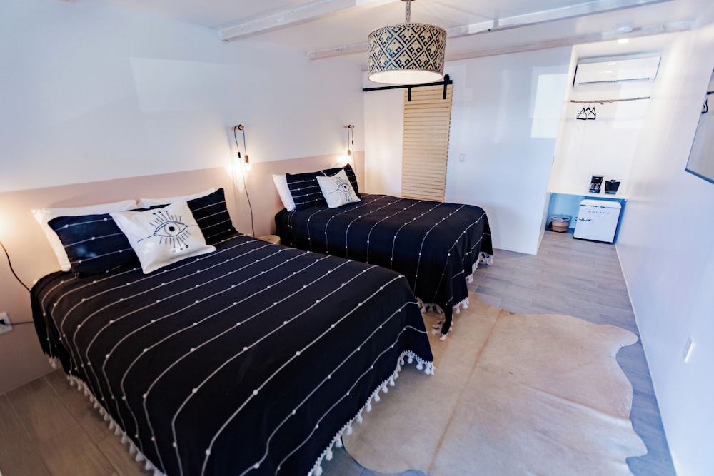 Design Room, 2 Double Beds photo 1