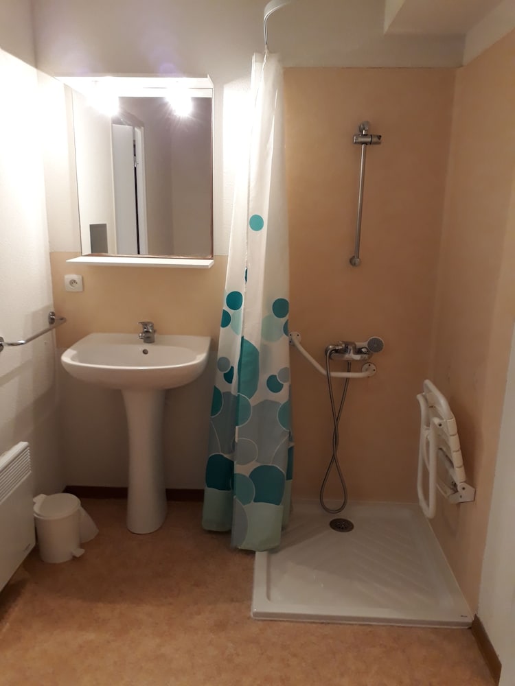 Studio, Pool View - Photo 4