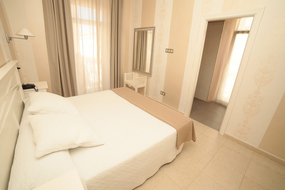 Triple Room - Photo 1