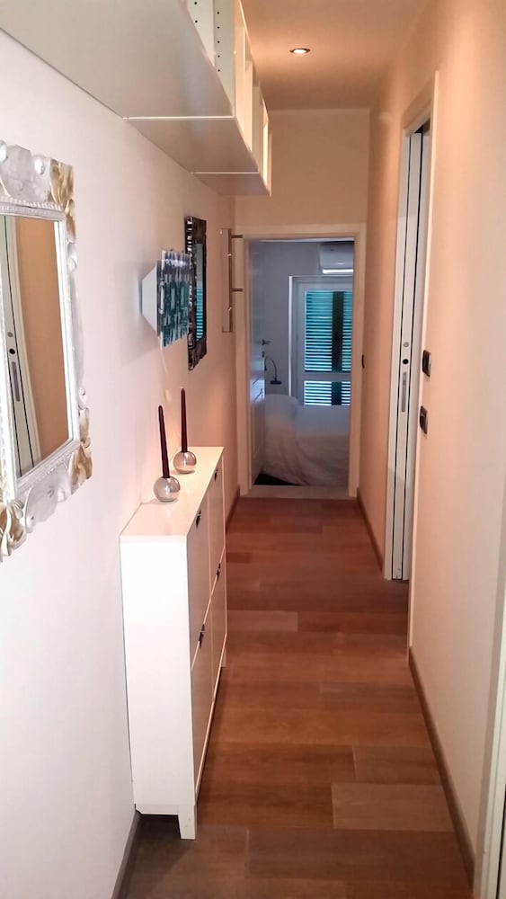 Penthouse, 2 Bedrooms, Terrace, Lake View - Photo 37