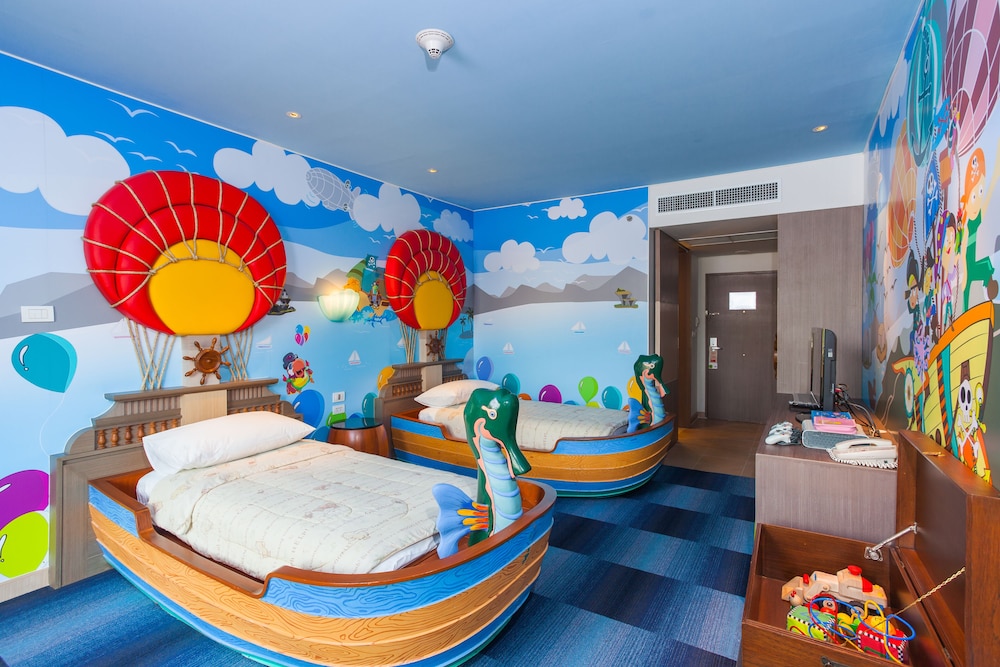 Family Suite, Multiple Beds - Photo 9