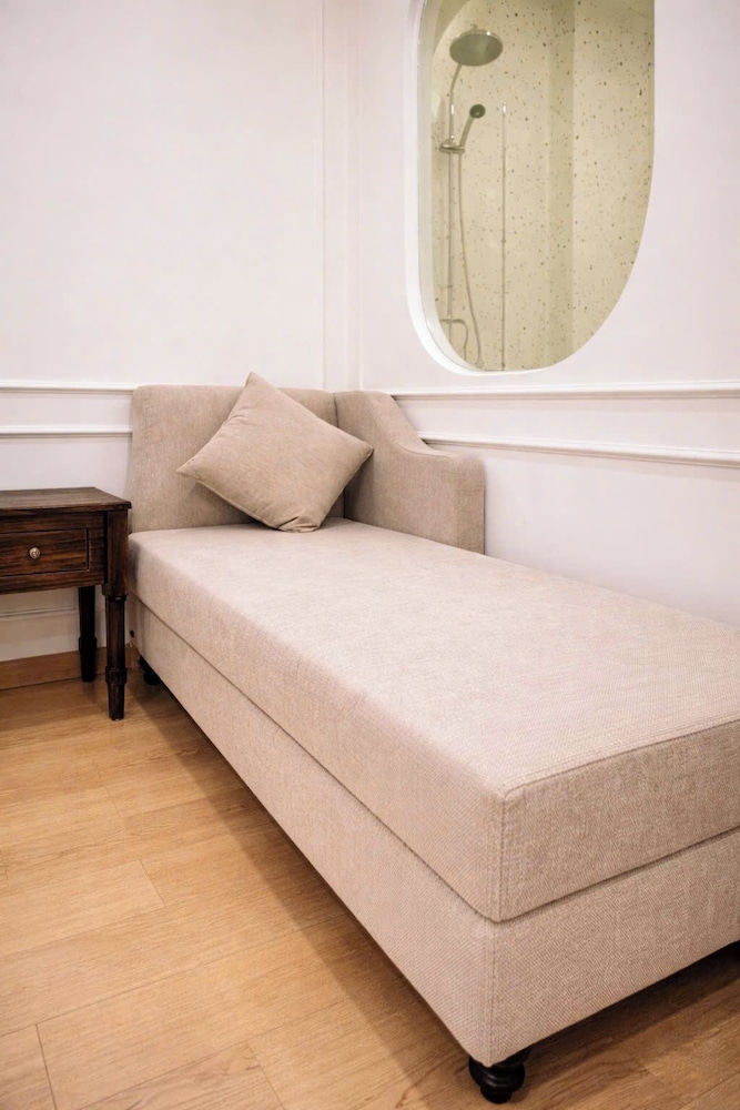 Silver Suite with Sofa Bed photo 3