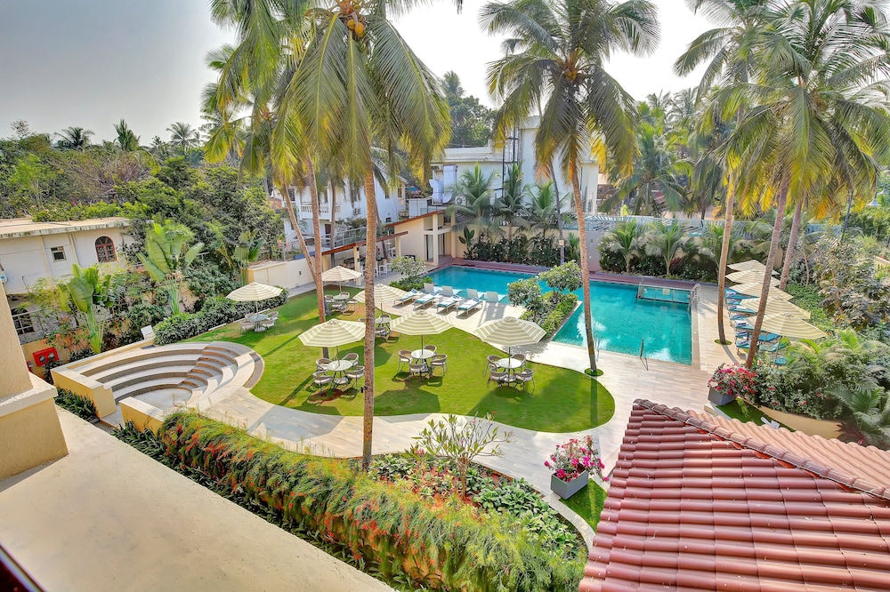 Standard Room, 1 King Bed, Balcony, Pool View - Photo 6