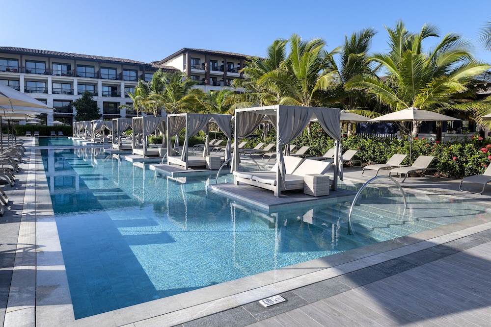 Resort King - Pool View Junior Suite