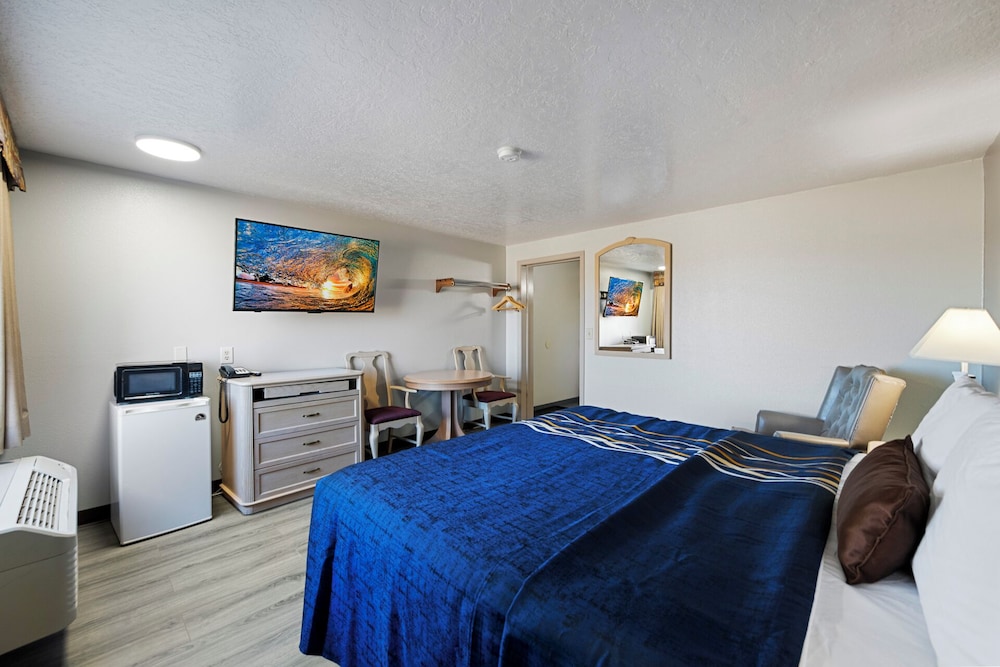 Superior Room, 1 King Bed, Non Smoking photo 2
