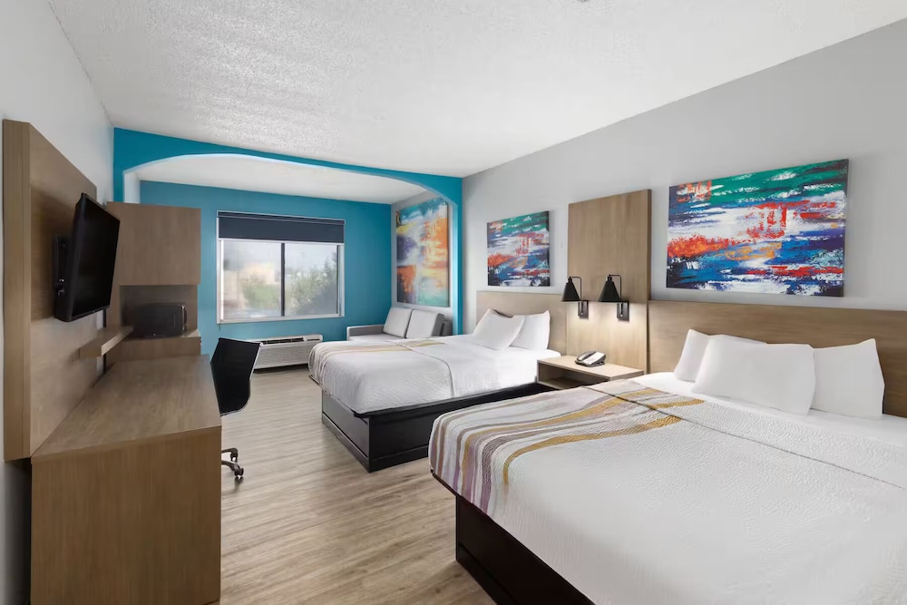 Room, 2 Queen Beds, Non Smoking - Photo 1
