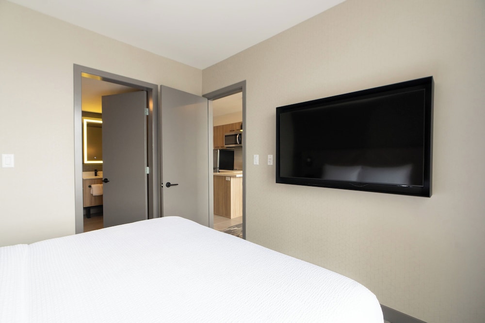 Grand Suite, 1 King Bed with Sofa bed, Kitchen photo 2