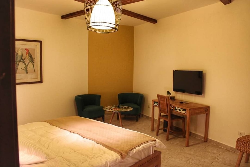 Standard Double or Twin Room (Horse Yard View)