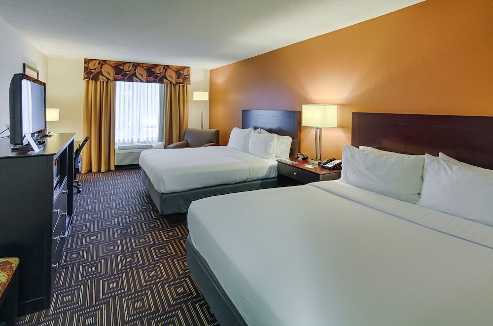 Standard Room, 2 Queen Beds, Ground Floor - Photo 1