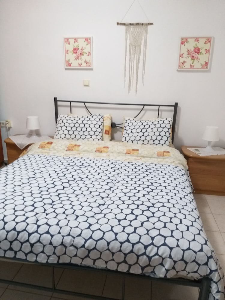 Luxury Townhome, 1 Bedroom, Kitchen, Garden Area