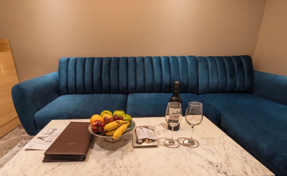 Executive Suite - Photo 11