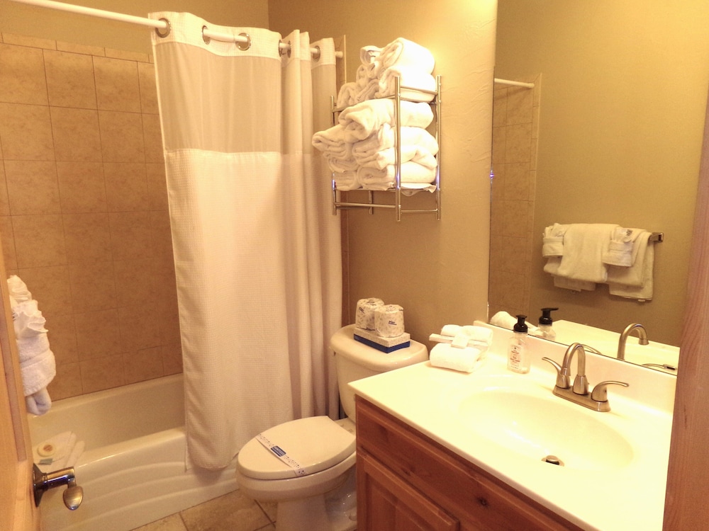 House, Multiple Beds (Anemone Townhome 3 bed 3 bath HTAT) photo 3