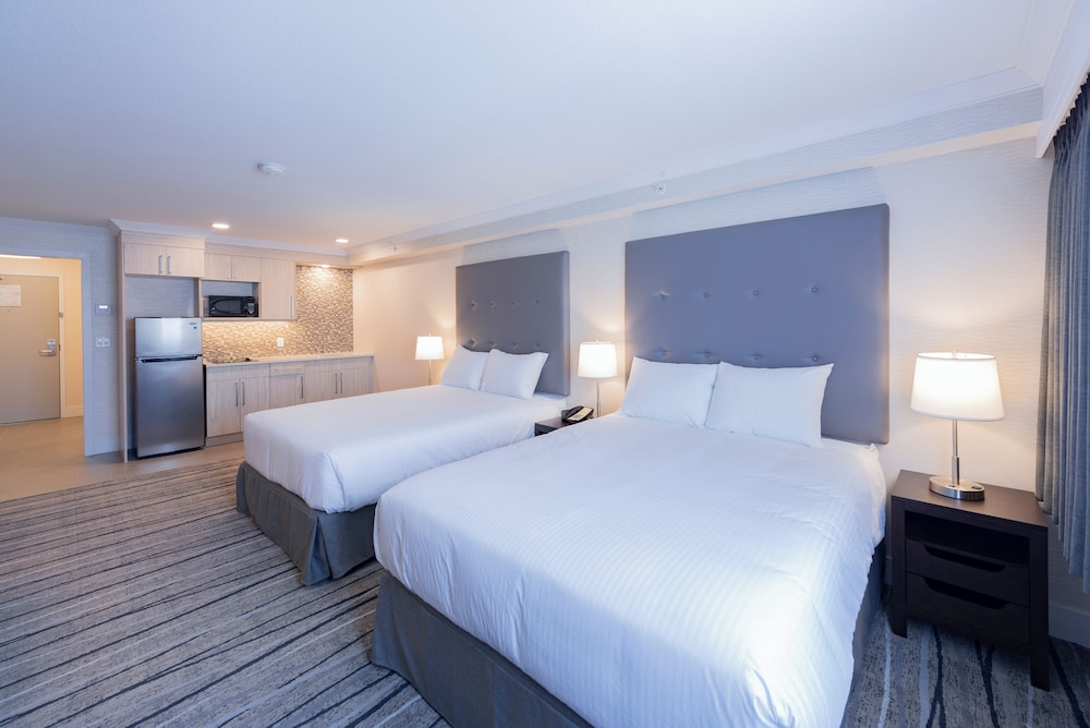 Executive Room, 2 Queen Beds, Kitchen