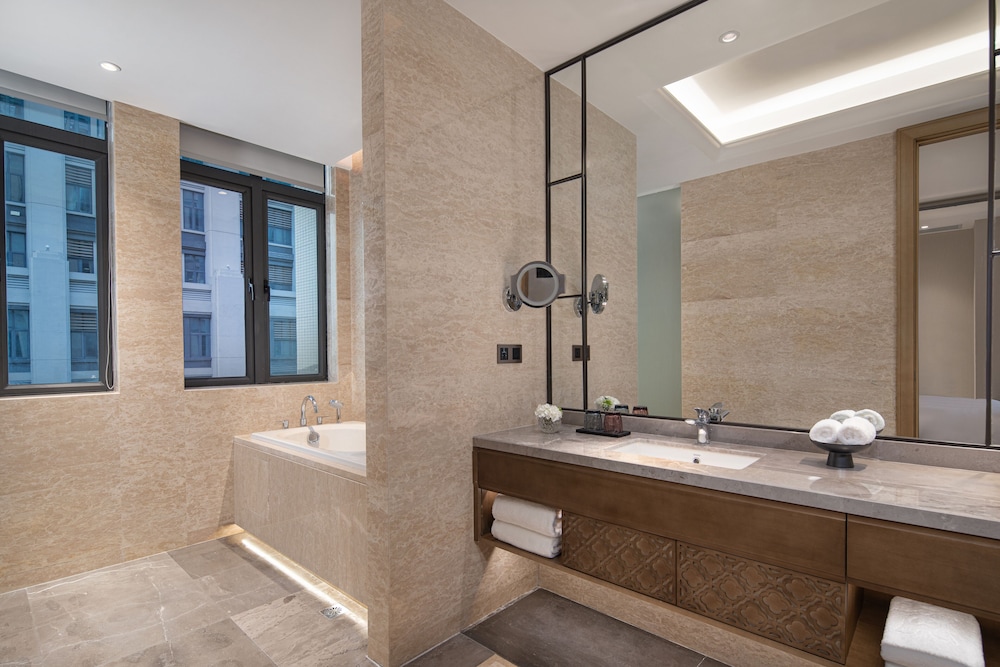 Deluxe Suite - Photo 3
