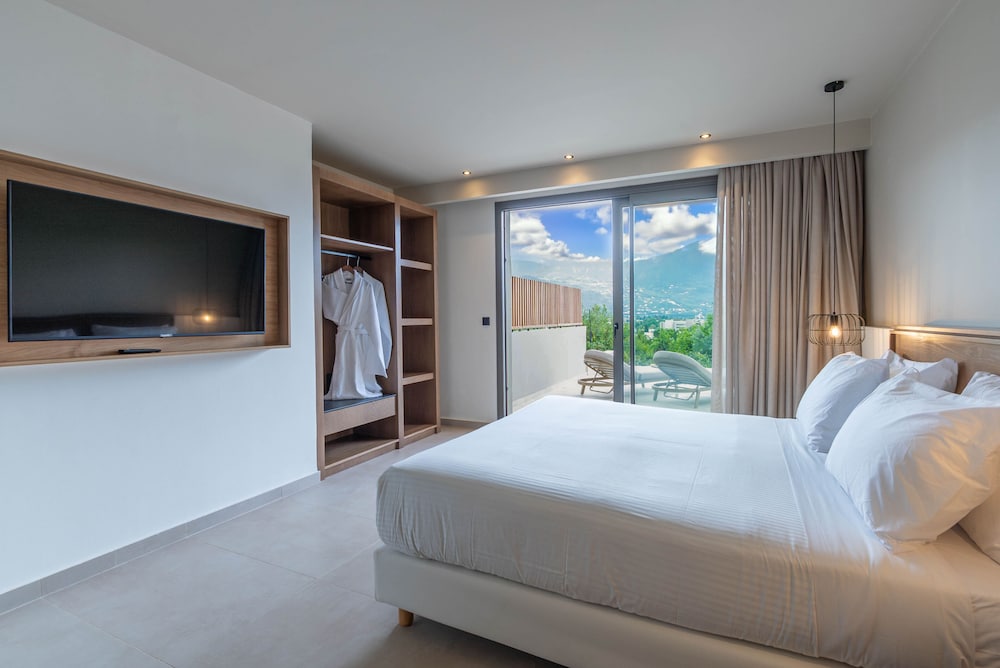Executive Junior Suite with Private Pool & Sea View - Photo 3