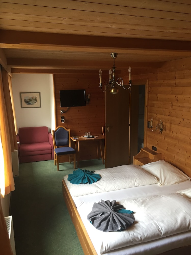 Family Double Room, 1 King Bed with Sofa bed photo 3