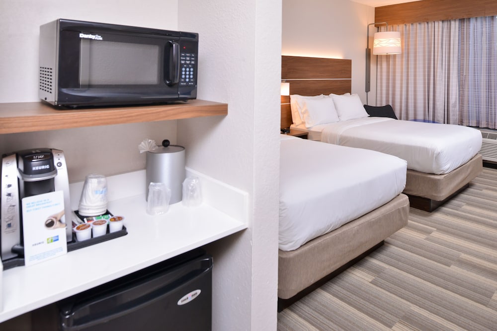 Standard Room, 2 Double Beds, Accessible (Comm, Tran Shwr) - Photo 3