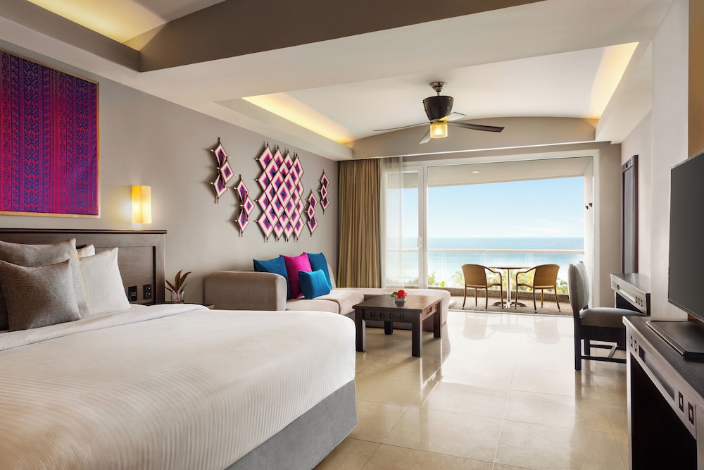Junior Suite, 1 King Bed, Ocean View (Fiesta Club) photo 3