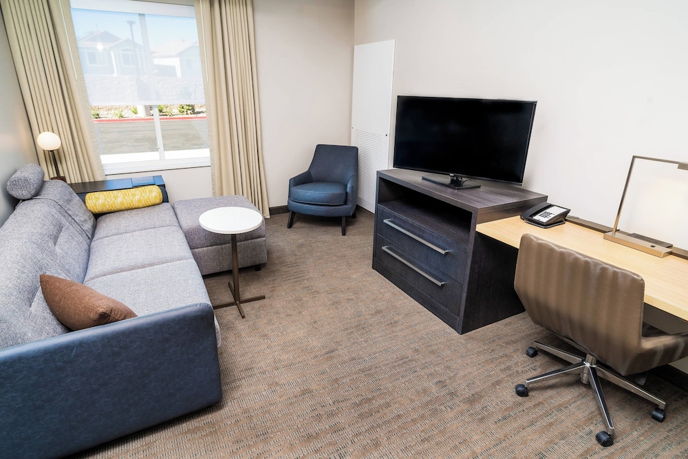 Suite, 1 King Bed with Sofa bed (Mobility Accessible, Tub) photo 3