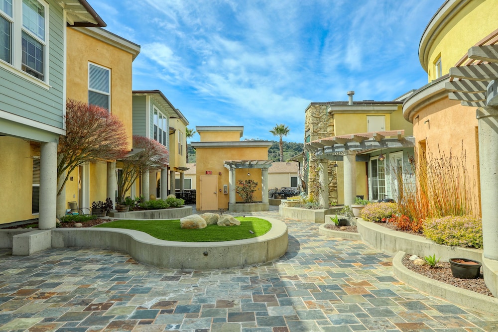 Condo, 3 Bedrooms