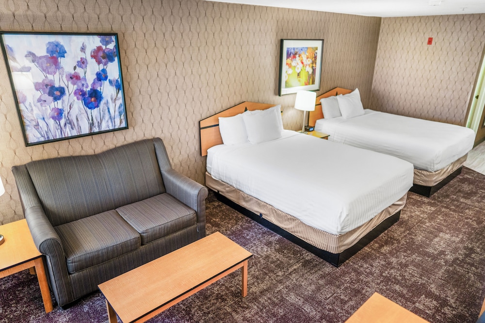 Standard Room, 2 Queen Beds, Non Smoking - Photo 2