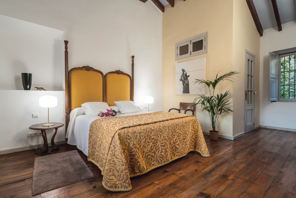 Superior Double or Twin Room, Ensuite - Photo 1
