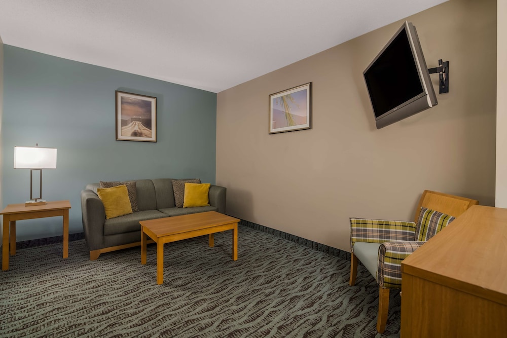 Suite, 1 King Bed, Non Smoking, Jetted Tub - Photo 3