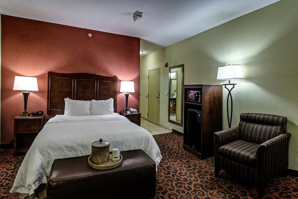 Room, 1 Queen Bed, Accessible (Mobility & Hearing, Roll-in Shower) - Photo 3