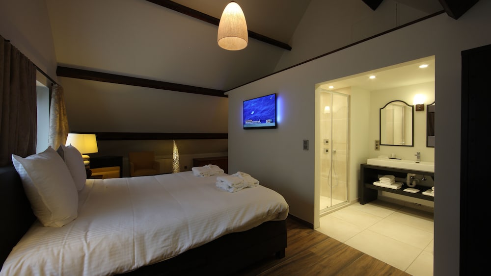 Prestige Room, Forest Side