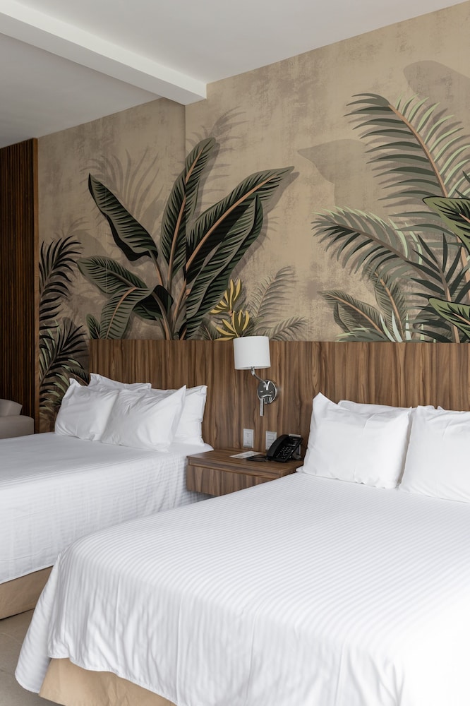 Deluxe Suite, Multiple Beds, Balcony, Beach View photo 2