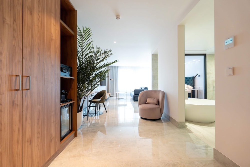Junior Suite - Photo 8