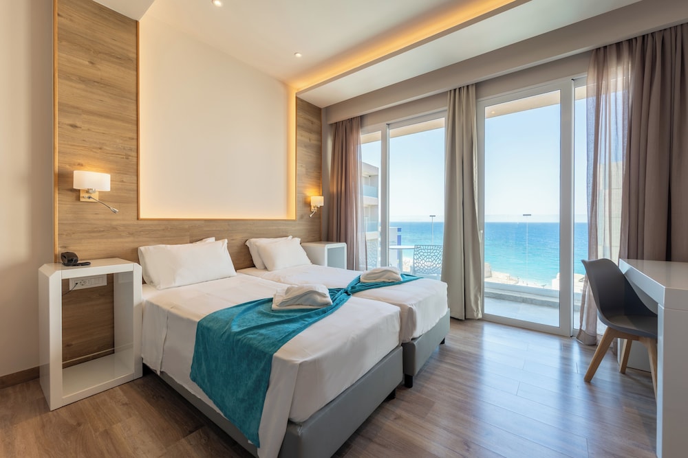 Standard Sea View and Pool View Room photo 1
