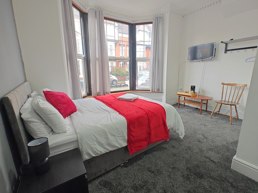 Standard Double Room, 1 Bedroom, Non Smoking, Ensuite - Photo 1