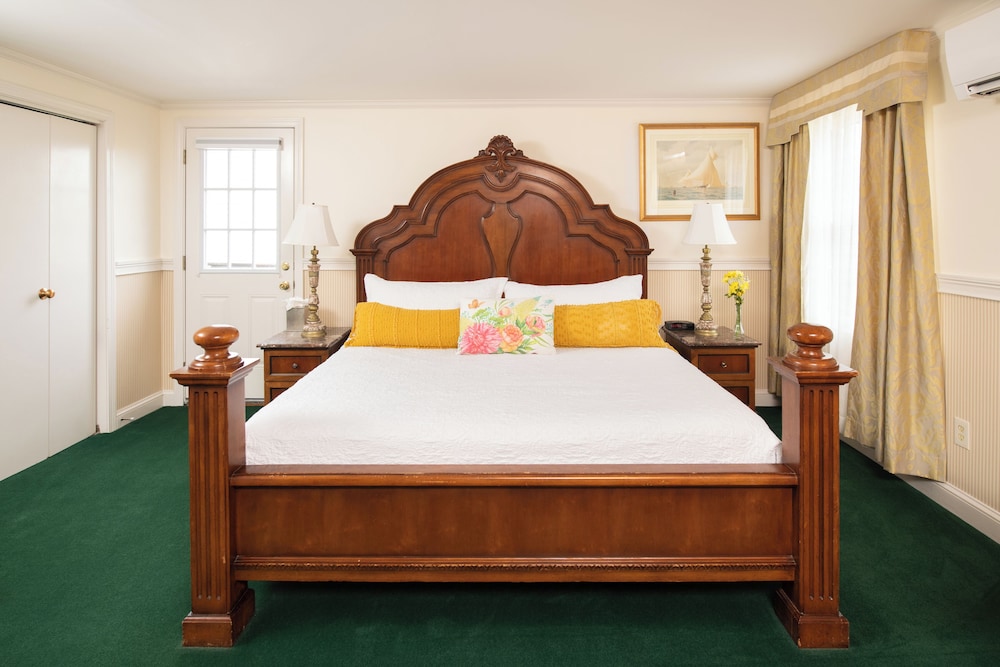 Traditional Apartment, 1 King Bed (No Pets) - Photo 1