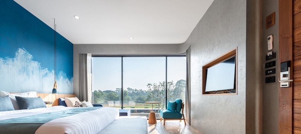 VANN PLUS Pool Side (Second Floor, walk down the stair to access the pool)