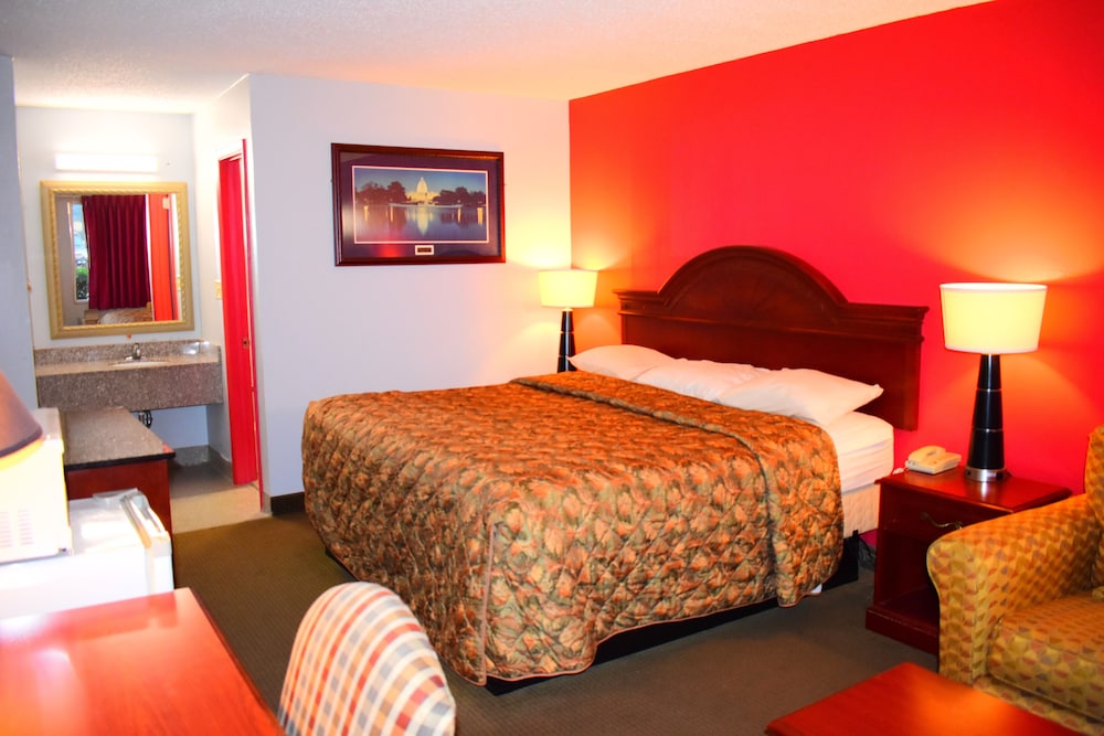Standard Room, 1 King Bed, Smoking photo 2