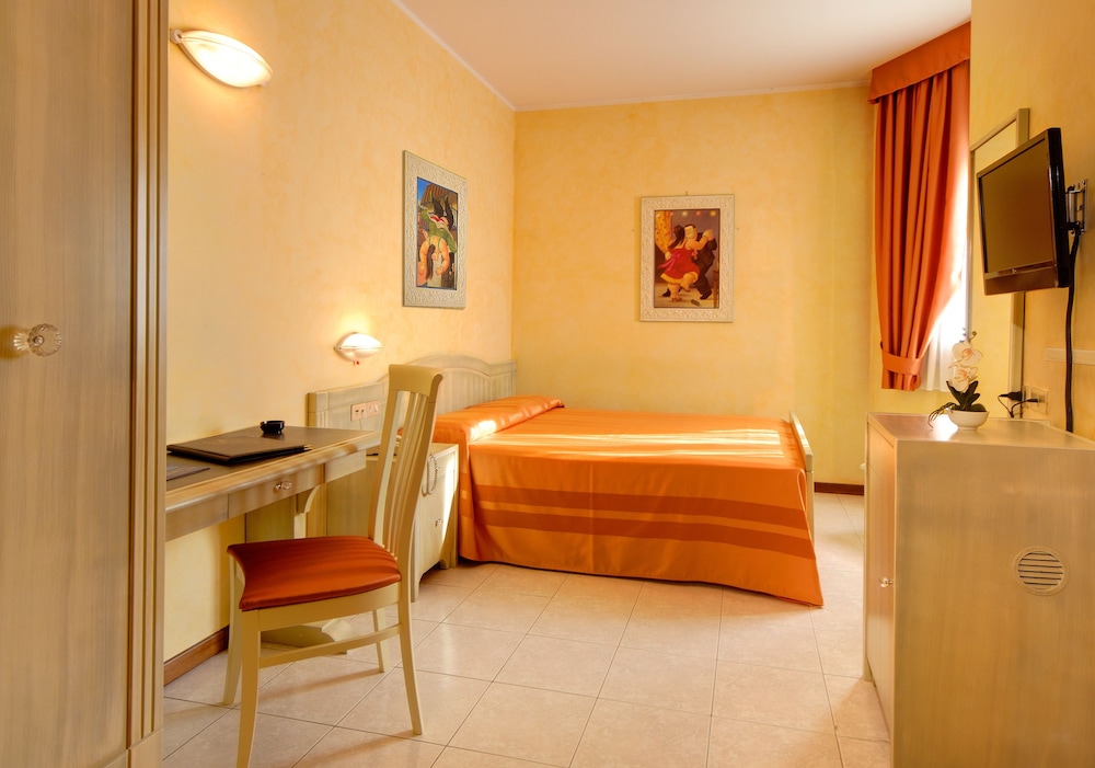 Business Double Room - Photo 3