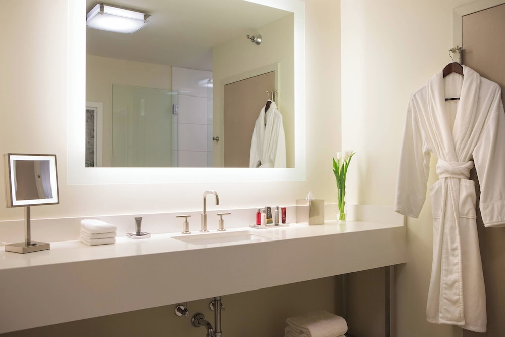 Suite, 1 Bedroom, City View - Photo 5