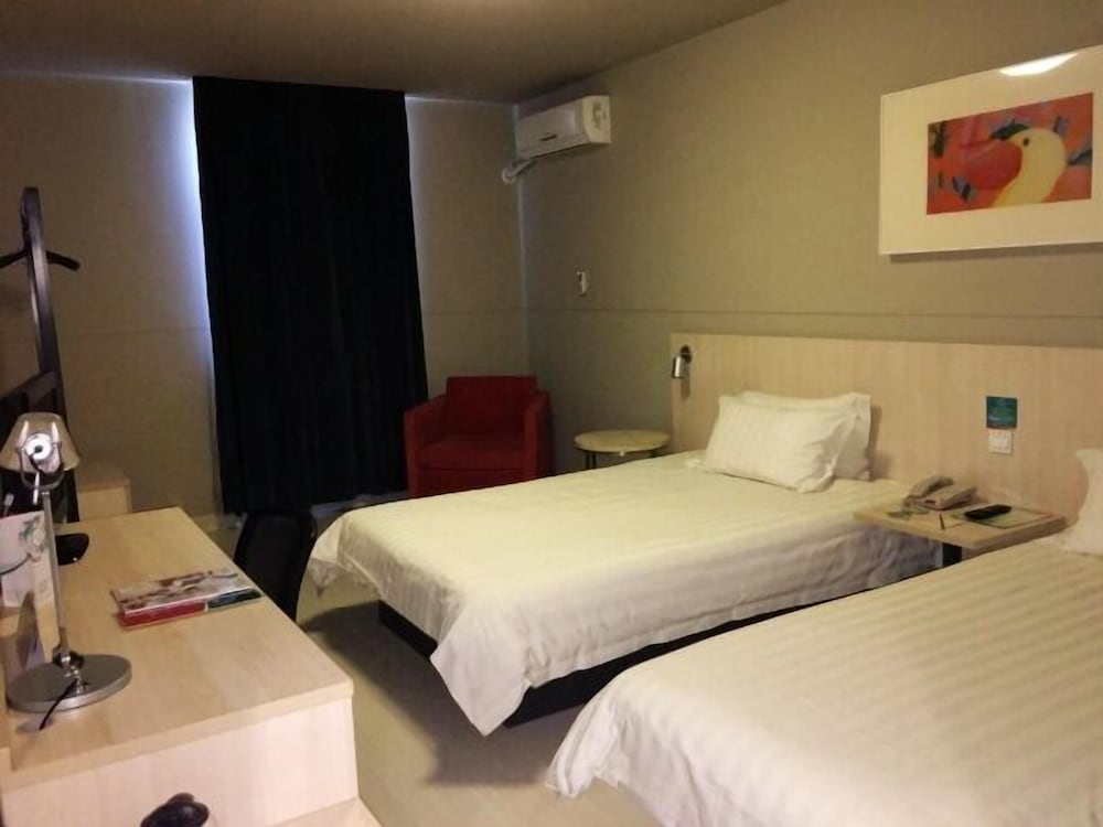 Twin Room (B)