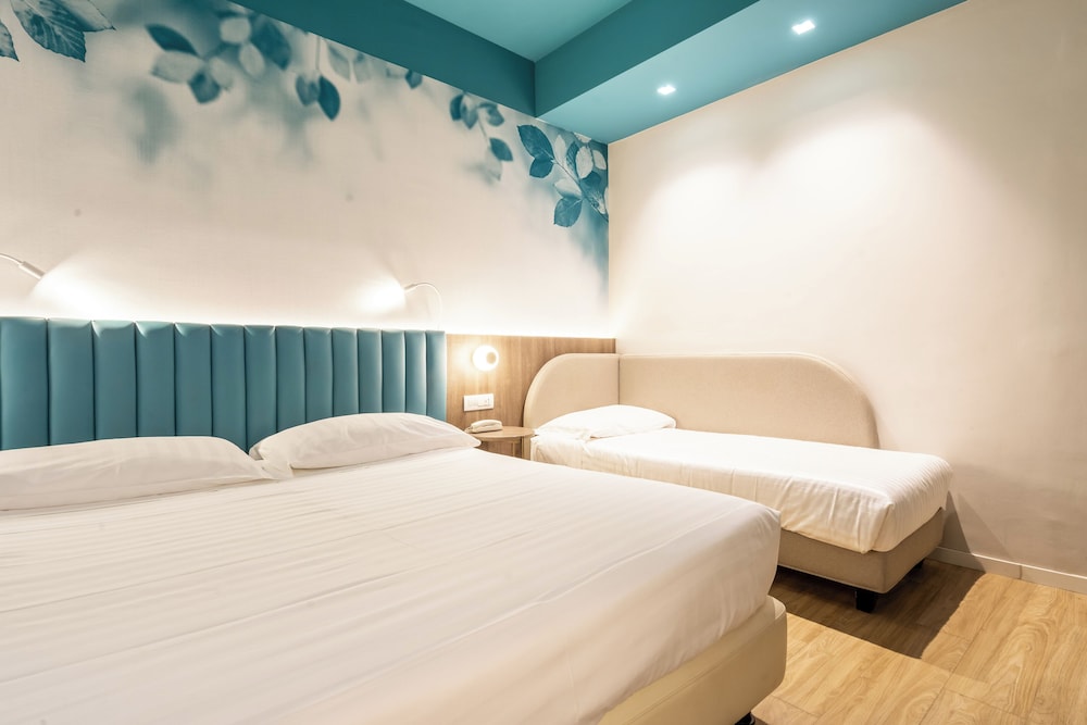 Deluxe Triple Room - Photo 5