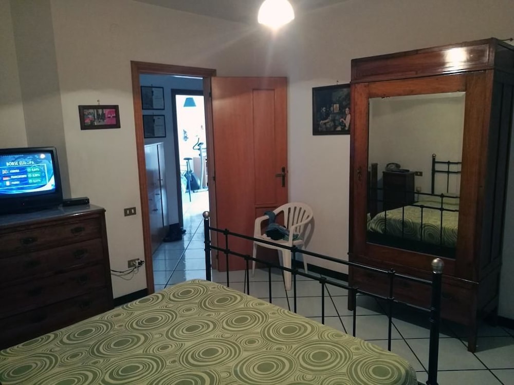 Double Room, Shared Bathroom, City View photo 1
