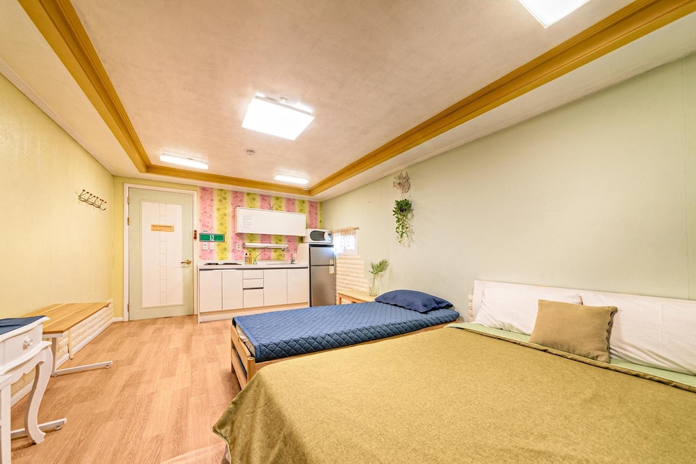 Basic Room, 1 Bedroom (201) photo 2