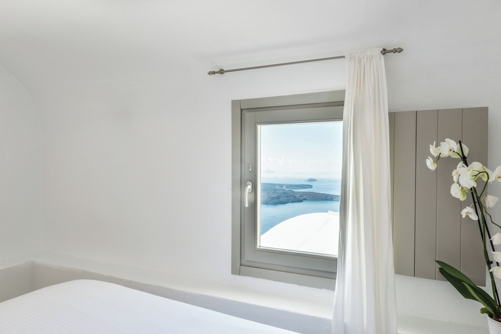 Superior Room (Caldera View) - Photo 3